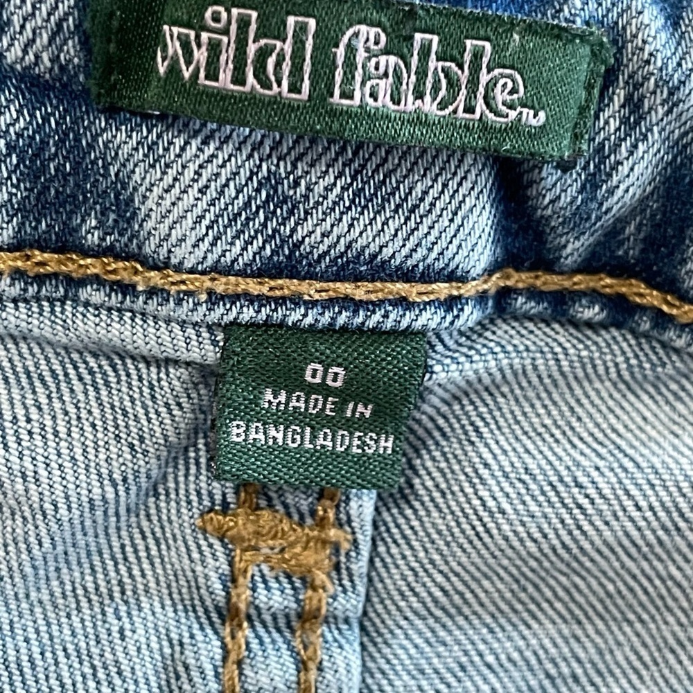 Wild Fable Women's high rise
Straight Leg Distressed Jeans - Light Blue size 00 - Picture 5 of 8